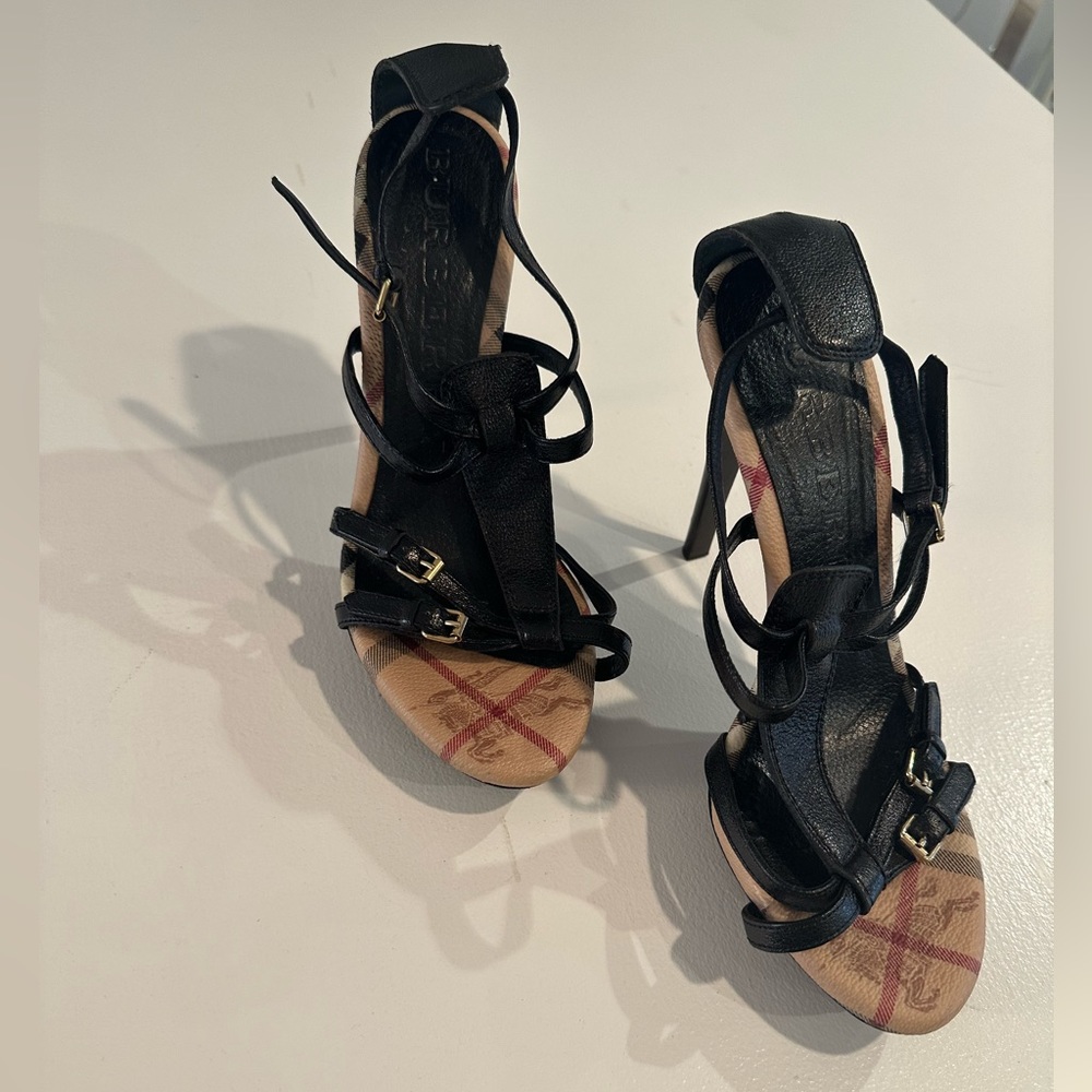 Burberry black lether T_bar ankle strap heels sandals - Picture 9 of 10